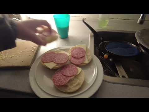 MongoTV_8263 - Min Frokost - MØLLEHJUL BOLLER Med OST og PØLSE og MÆLK