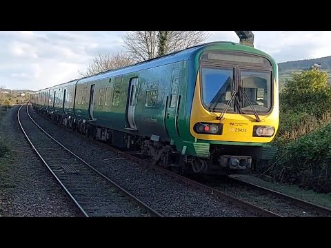 Irish Rail 29000 Class DMU's 29424 & 29117 at Newry. 13/4/23