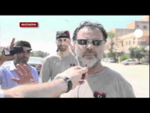 Gaddafi forces fight on outside Tripoli