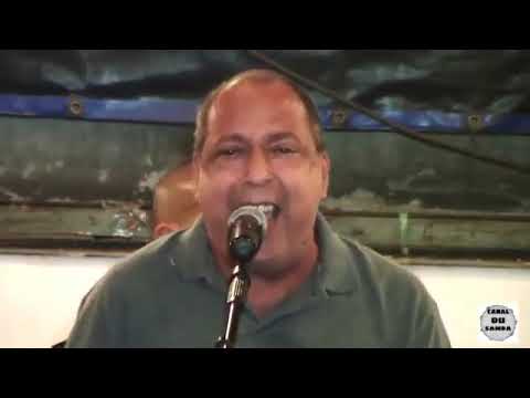 Sombrinha Pagode da Tia Doca ao vivo.