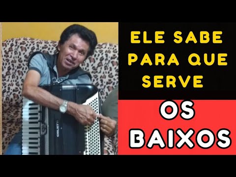 O SANFONEIRO que SOLA forró nos BAIXOS e só FALTA fazer a  SANFONA FALAR quando está TOCANDO