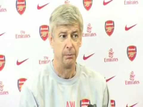 Wenger defends the recruitment of young foreign players