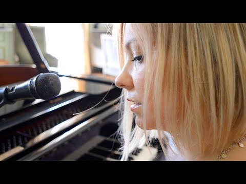 Julie Erikssen Officiel | BREATHE | acoustic version