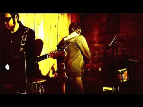 UK Hz ft Yakoba - Cumbia De Los Obstinados (Live Looping)