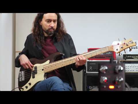 Joyo R-28 Double Thruster ON BASS!