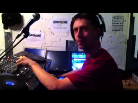 Mini DnB live set at @Urbankronix dj swoop