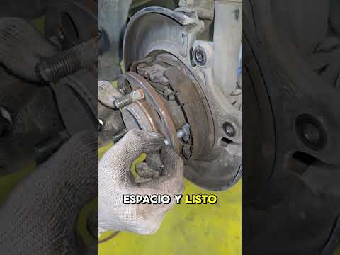 Cómo cambiar ESPÁRRAGO de rueda ROTO (Sin desarmar frenos) 🔧 #Shorts