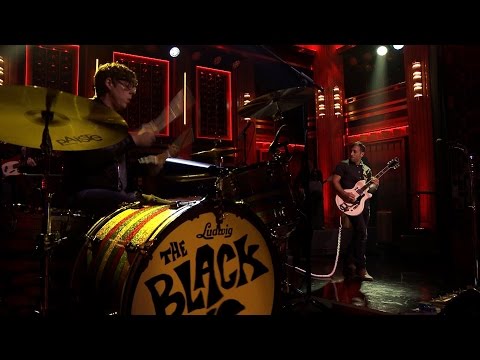 The Black Keys - "A Girl Like You" Tonight Show with Jimmy Fallon (cover Edwyn Collins) HD.