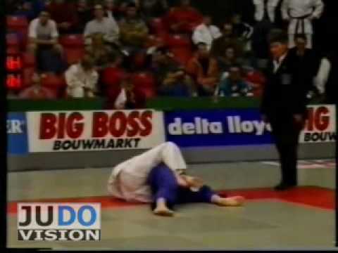 JUDO 1995 Dutch Championships: Claudia Zwiers (NED) - Danielle Vriezema (NED)