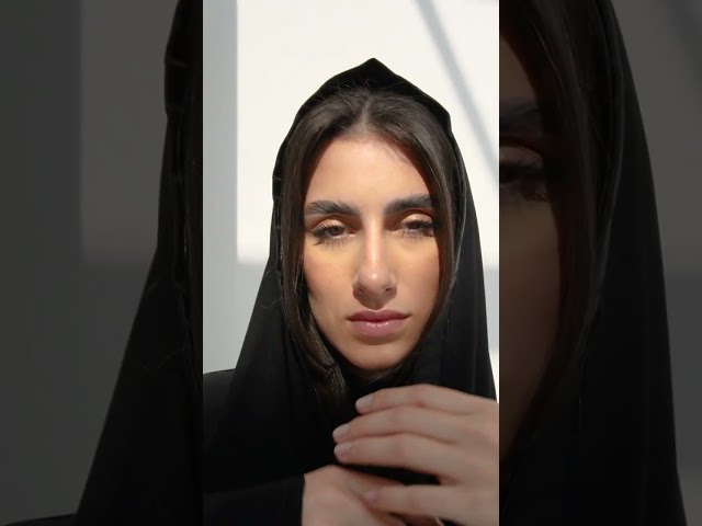 عباية نصف كلوش تطريز بـ الخلف