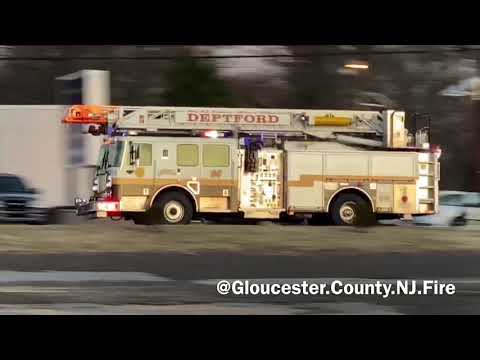 Deptford Ladder 946 responding