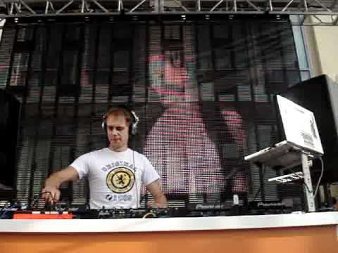 Armin Van Buuren Playing In and Out of Love Vs. On Off at Hard Rock San Diego