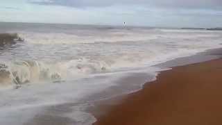 preview picture of video 'Mar continua avançando em Conceição da Barra - ES - Abril-2014'