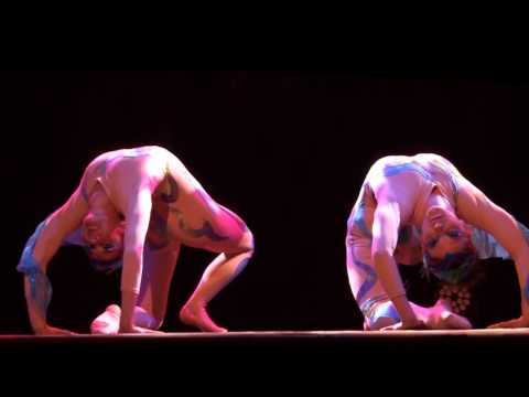 Bande Démo Les Sélénites. Sarah Luna et Héléna Moon, deux contorsionnistes françaises.