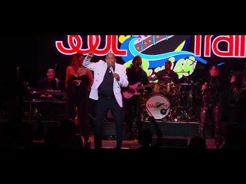 Jeffrey Osborne sings "Holding On" on Soul Train Cruise 2026.