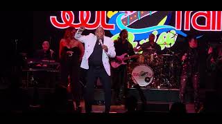Jeffrey Osborne sings "Holding On" on Soul Train Cruise 2026.