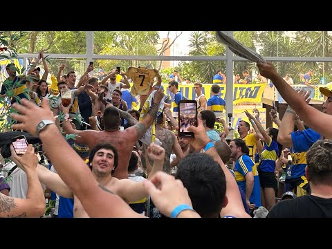 "La INCREÍBLE FIESTA de los HINCHAS de BOCA JUNIORS en BRASIL" Barra: La 12 • Club: Boca Juniors