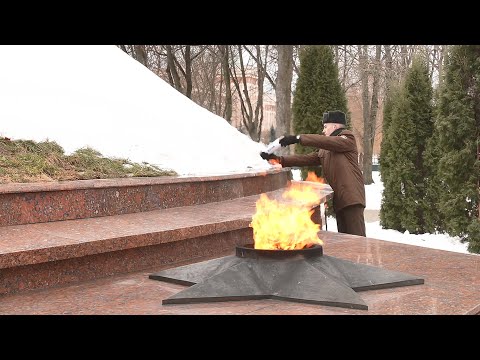 В День защитника Отечества у Кургана Славы прошёл торжественный митинг видео