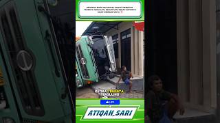Download lagu TRUK TERGULING, SOPIR ASIK SANTAI ‼️#shortvideo #trendingshorts #viralvideo #viral mp3