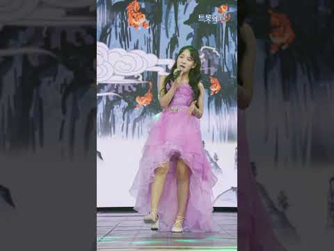 [4K세로직캠]양지은&김태연 범 내려온다 화요일은 밤이 좋아