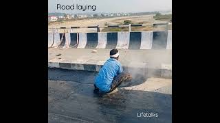 सड़क पर तारकोल (कोलतार) कैसे बिछाते हैं  | Bitumen road | Tar coal road #shorts