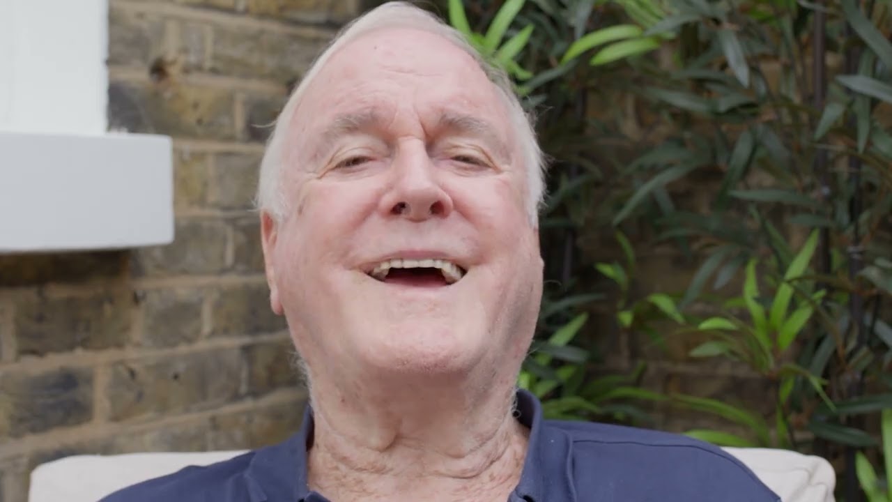 Miniature de la vidéo A Message from John Cleese | John Cleese Packs It In du film John Cleese Packs It In