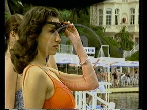 Nokia : Le Groom 1 avec Aure Atika (Grande-Bretagne, 1990s)