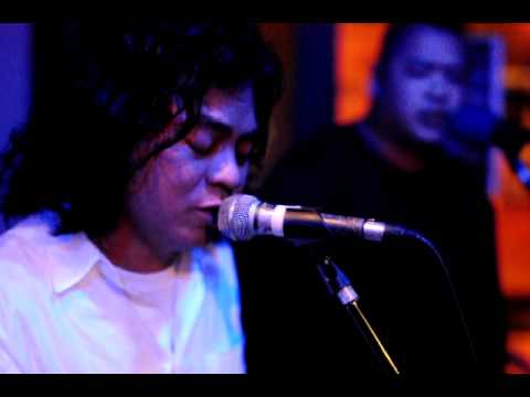 Kevin Roy sings Mandy Moore ( Someday We'll Know)