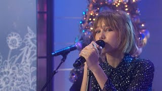 Grace VanderWaal  performing &quot;So Much More Than This&quot; on The Today Show - 29/12/2017