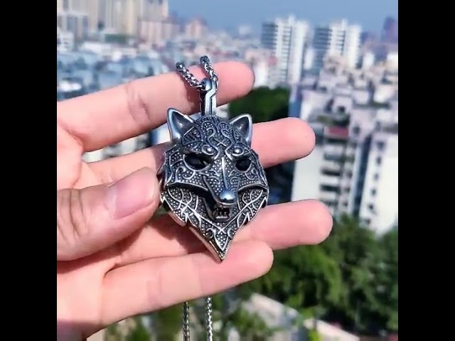 Vídeo relacionado con ARHZ 2 Collares de Hombre, Collar de Hombre de Acero, Collar de Vikingo con Cabeza de Lobo, Negro y Plateado