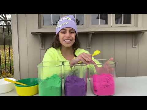 Deema and Sally Pretend play Selling Ice Cream Toy store