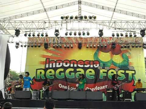 Andreas Banana Beach Reverbnation