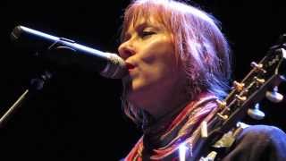 Suzanne Vega ~ Crack In The Wall [HQ] live in Cologne, Germany @Gloria Theater 2014