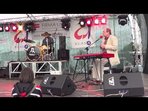 Datel a Chválím tě, země má (Jaroslav Uhlíř s kapelou)