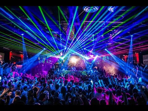 Тусим в клубе под "Шейкер Шейкер Патимейкер"