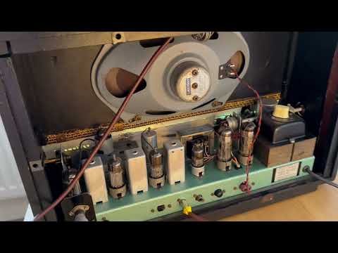 Hacker RV20 valve radio