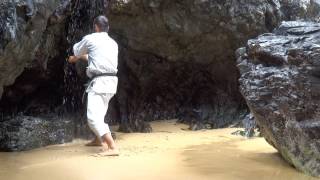 preview picture of video 'Karate training - kata chinte - Sawtell'