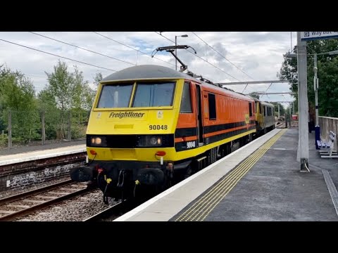 Freightliner 90048 & 90042 Pass Coatbridge Central working 0Z90 05/08/21