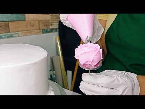 Vintage Cake | Strawberries and whipped cream roses