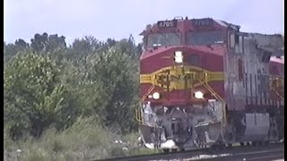 preview picture of video 'BNSF Warbonnet leads mixed freight in Fort Madison, IA, June 2004'