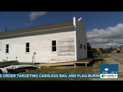 Elcho community and artist helps renovate building for historical society museum