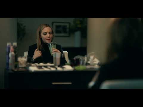 Amanda Seyfried in The Dropout   Elizabeth Holmes enjoying her green juice