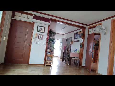 강릉시홍제동92-3대지152제곱미터건물약141제곱미터1층방2,거실주방화장실마당2층방2거실주방화장질매가1.5억