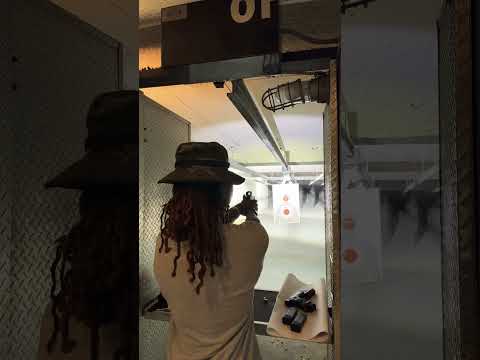 Who can help me shoot with this optic? #2astrong #edc