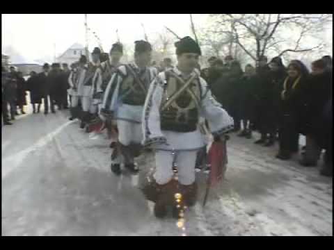 Romanian Călușerul men's dance, columns