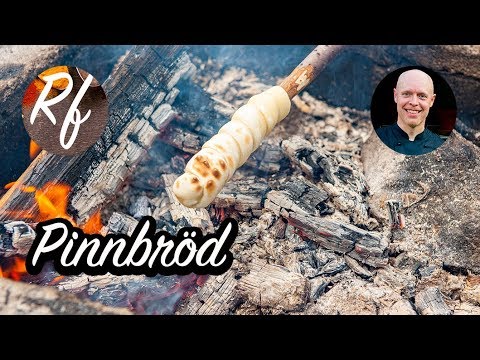 Pinnbröd grillar du på utflykten eller camping. Linda degen runt toppen på en grillpinne och grilla pinnbrödet.  Ta av brödet från pinnen och fyll hålet där pinnen satt med smör, sylt eller honung eller annat gott.>