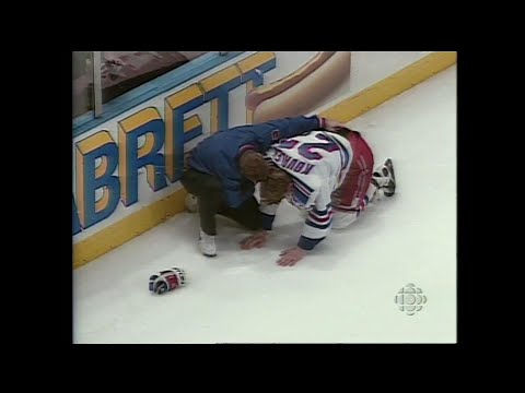 1995: Kovalev fakes injury, costs Sakic and Nordiques the game