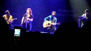 Kelly Clarkson singing&quot;Walking After Midnight&quot; 10-31-09