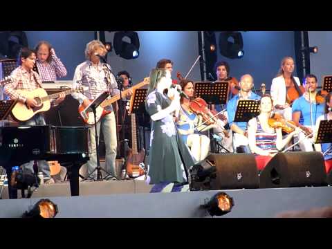 Trijntje Oosterhuis - I Say A Little Prayer @ Tricolores Tilburg 2009