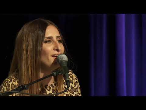 ترنيمة نعلن أنك مجيد - لورا ألبازي